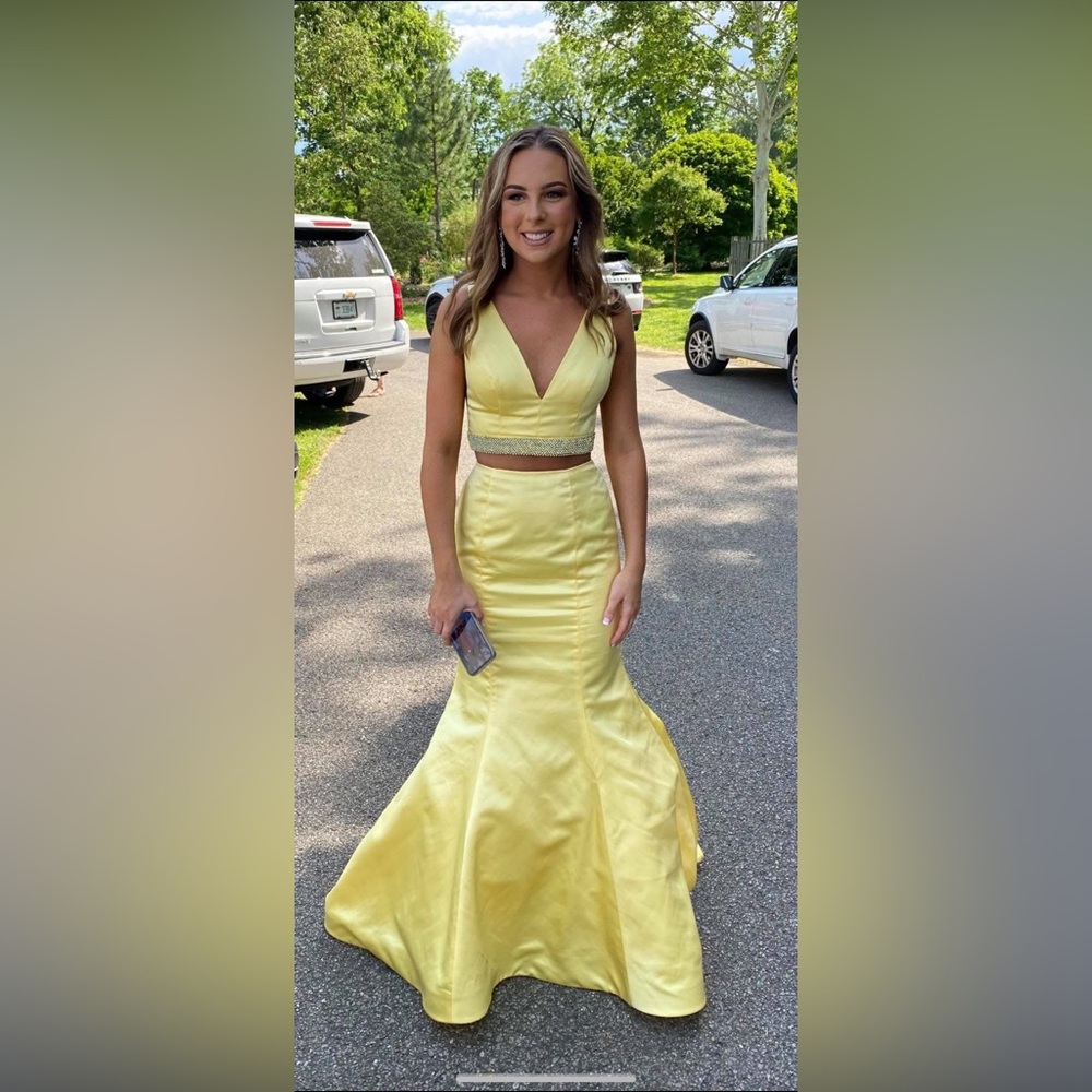 Sherri Hill Prom Dress! 
Size 2 
Two piece 
Worn once